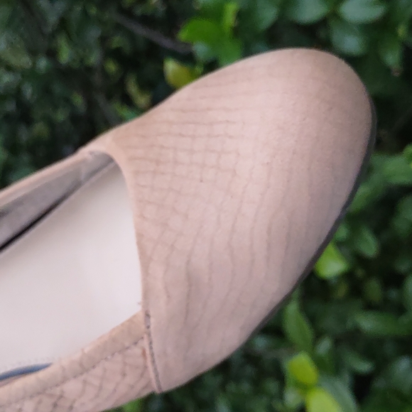 H by Halston Mollie Snake Embossed Camel Leather Flats - Picture 7 of 17